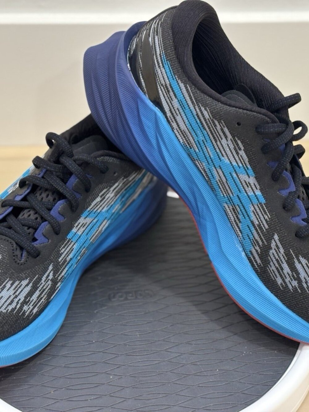 ASICS Novablast 3 Running Shoes, Men's 8.5, Gym, Workout, Trainer, Sneaker